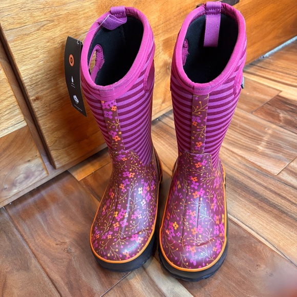 Youth size 13 Bogs, New In Box - Picture 2 of 9